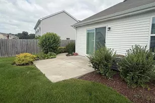 628 Florence St, Hampshire, IL 60140 - Photo 2