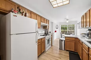 949 Charlela Ln, Elk Grove Village, IL 60007 - Photo 10