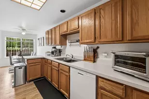 949 Charlela Ln, Elk Grove Village, IL 60007 - Photo 8