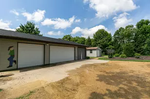 1712 Big Is Pkwy, Rock Island, IL 60201 - Photo 10