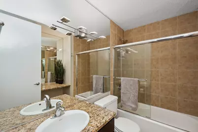 30 E Huron Street #3802, Chicago, IL 60611 - Photo 12