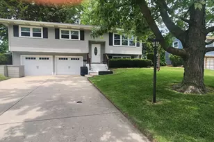 1240 Constellation Dr, Aurora, IL 60505 - Photo 2