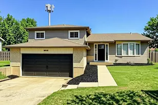 2018 E Ivy Ln, Mount Prospect, IL 60056 - Photo 1