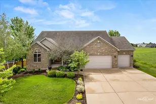 724 Emanuel Ln, Sycamore, IL 60178 - Photo 2