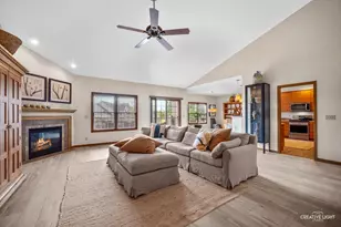 724 Emanuel Ln, Sycamore, IL 60178 - Photo 10