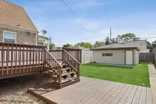 10141 S Rhodes Ave, Chicago, IL 60628 - Photo 14