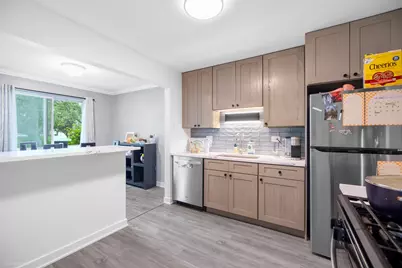 [Address not provided], Buffalo Grove, IL 60089 - Photo 4
