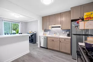[Address not provided], Buffalo Grove, IL 60089 - Photo 4