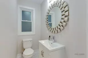 3105 W Leland Ave, Chicago, IL 60625 - Photo 12