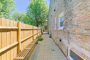 3001 N Sawyer Ave, Chicago, IL 60618 - Photo 10