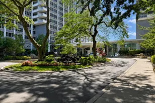 4250 N Marine Dr, Chicago, IL 60613 - Photo 2