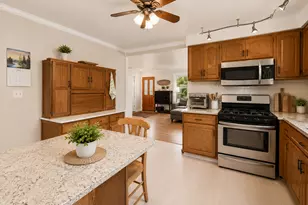 215 E Bryn Mawr Ave, Roselle, IL 60172 - Photo 8