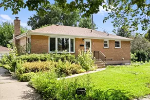 215 E Bryn Mawr Ave, Roselle, IL 60172 - Photo 2