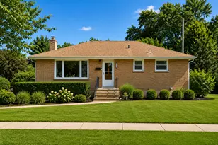 215 E Bryn Mawr Ave, Roselle, IL 60172 - Photo 4