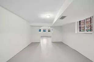 2244 W Argyle St, Chicago, IL 60625 - Photo 16