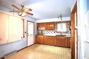 14 N May St, Addison, IL 60101 - Photo 8
