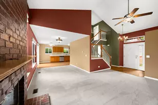 2041 Clarewood Ln, Mundelein, IL 60060 - Photo 2