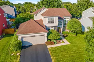 624 Lorree Ln, Lake in the Hills, IL 60156 - Photo 2