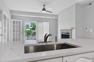 135 S York St, Elmhurst, IL 60126 - Photo 10