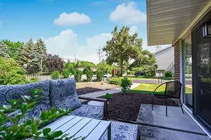 385 Coventry Ct, Clarendon Hills, IL 60514 - Photo 18