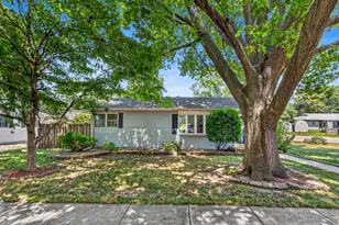 718 E Chestnut St, Monticello, IL 61856 - Photo 2