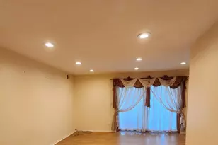 1102 Hinswood Dr, Darien, IL 60561 - Photo 4