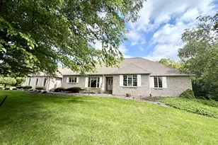 2202 Meadows Dr, Sterling, IL 61081 - Photo 2