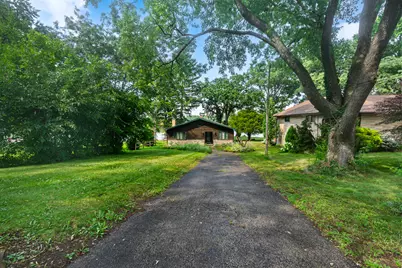 4122 W Lake Shore Drive, Wonder Lake, IL 60097 - Photo 4