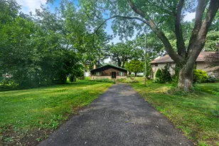 4122 W Lake Shore Dr, Wonder Lake, IL 60097 - Photo 4