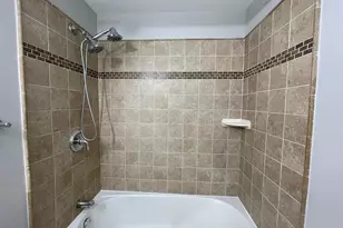 1210 N Fairlane Dr, Schaumburg, IL 60193 - Photo 10