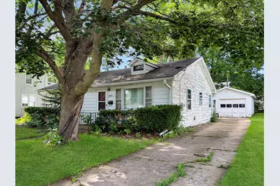 807 E Illinois Street, Freeport, IL 61032 - Photo 2