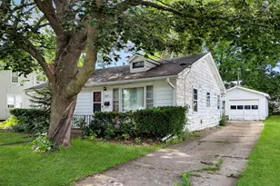 807 E Illinois St, Freeport, IL 61032 - Photo 2