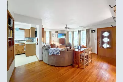 807 E Illinois Street, Freeport, IL 61032 - Photo 10