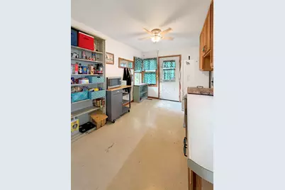 807 E Illinois Street, Freeport, IL 61032 - Photo 8