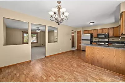 558 Barbary Lane, Woodstock, IL 60098 - Photo 8