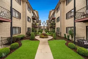 5151 N East River Rd, Chicago, IL 60656 - Photo 2