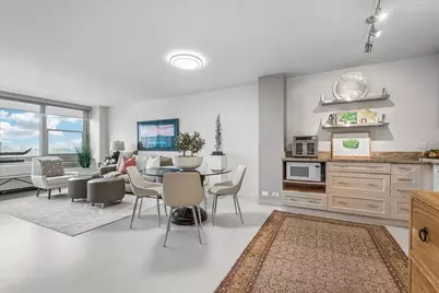 555 W Cornelia Avenue #2012, Chicago, IL 60657 - Photo 2