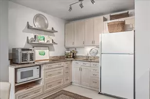 555 W Cornelia Ave, Chicago, IL 60657 - Photo 8