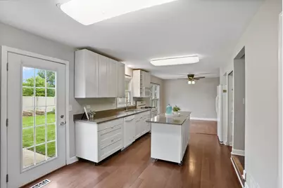 545 Ridgefield Drive, Roselle, IL 60172 - Photo 12
