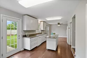 545 Ridgefield Dr, Roselle, IL 60172 - Photo 12