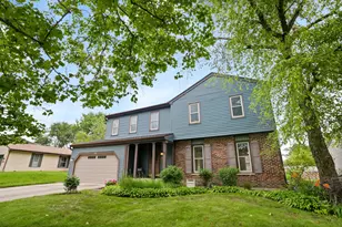 545 Ridgefield Dr, Roselle, IL 60172 - Photo 2
