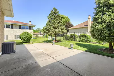 2630 Somerset Drive, Westchester, IL 60154 - Photo 16