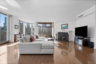 21 E Huron St, Chicago, IL 60611 - Photo 4