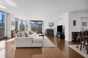 21 E Huron St, Chicago, IL 60611 - Photo 4