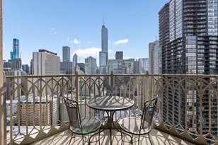 21 E Huron St, Chicago, IL 60611 - Photo 28