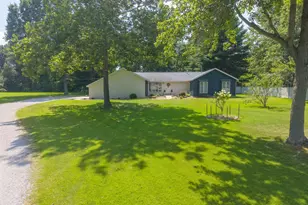 2405 S Washington St, Salem, IL 62881 - Photo 1