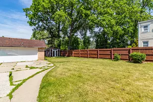 918 N Linden Ave, Waukegan, IL 60085 - Photo 20