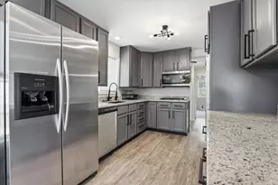 23016 W Lakeview Ave, Antioch, IL 60002 - Photo 12