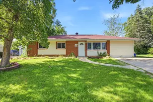 440 Flagstaff Ln, Hoffman Estates, IL 60169 - Photo 1