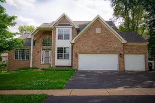 531 Primrose Ln, Crystal Lake, IL 60014 - Photo 2